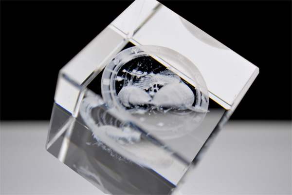 CNファクトリー 3Dクリスタル加工