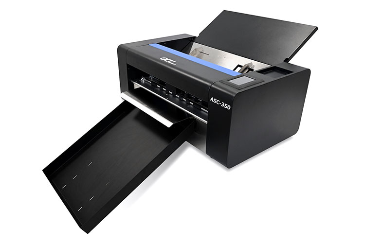 トレイを装着したオートシートカッター GCC ASC-350D