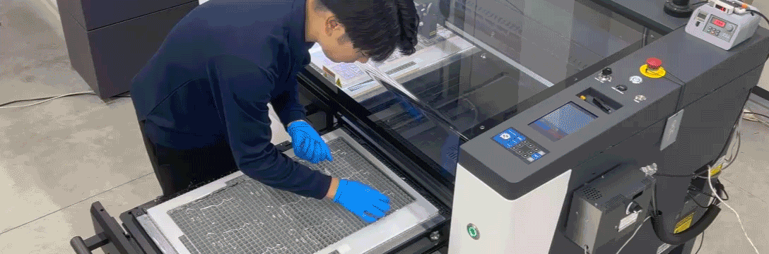 PIOLAS 400Dのダブルテーブルによる加工と材料セットの動作イメージ