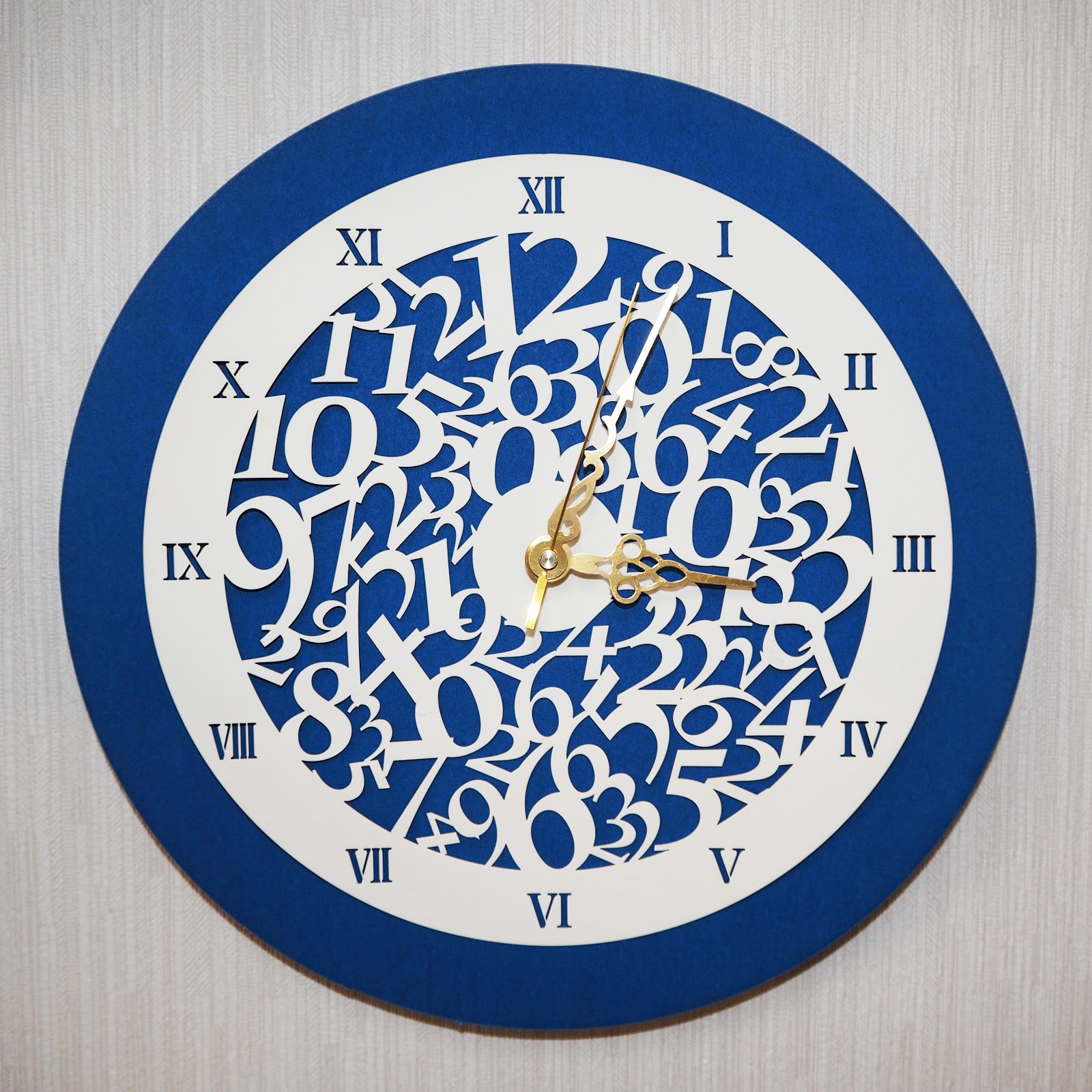 大日印刷株式会社様のレーザー加工機 SEIシリーズ Flexi制作事例：ペーパークラフトアートの時計