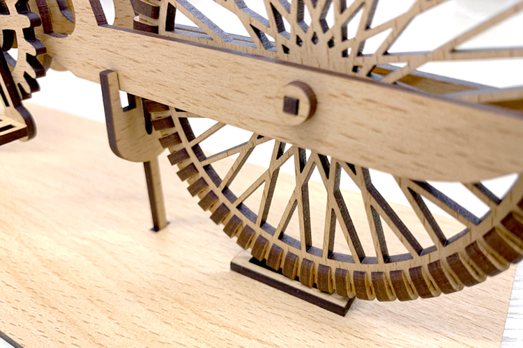 GCC社製レーザー加工機30WとMDF商材で作成した、自転車の木製組立模型の後輪部分