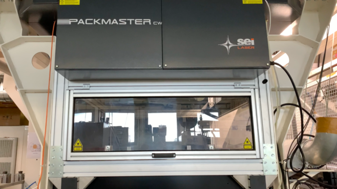 海外から学ぶレーザー導入事例：PACK MASTER（V500 HI50 Twin Headタイプ）