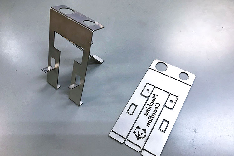 金属板をレーザーカットして製作したスマホスタンド｜京都府立峰山高等学校様｜レーザー加工機の導入事例