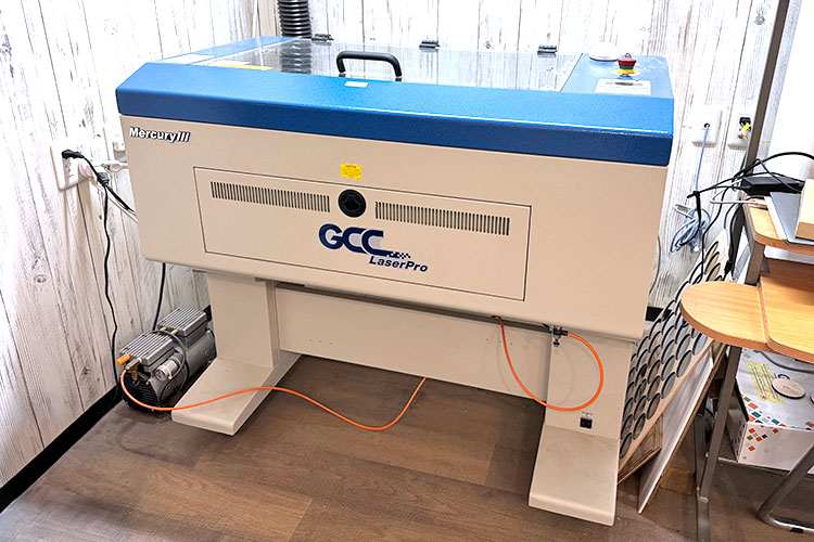 導入機種：中型レーザー加工機 MERCURYIII｜エスオースポーツ工業様｜レーザー加工機・レーザーカッターの導入事例