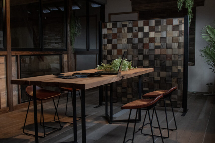 木製パーテーション｜KIZAIKU C+（阪口銘木店）様｜レーザー加工機・レーザーカッターの導入事例