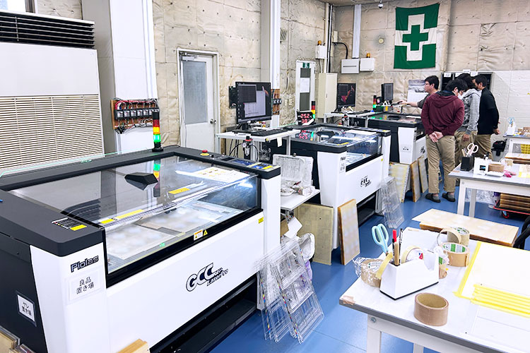 レーザー加工機 GCCシリーズの最新モデル Piolas400｜株式会社インサイド様｜レーザー加工機・レーザーカッターの導入事例