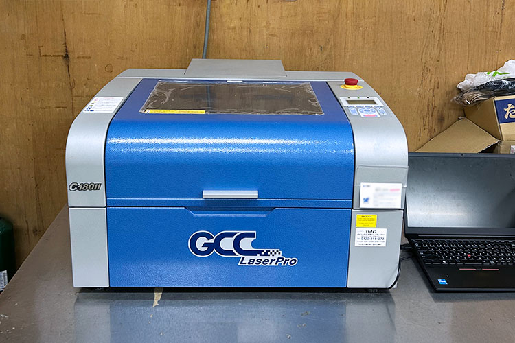 導入機種:卓上型レーザー加工機 GCCシリーズ C180II|有限会社カネナカ商店様|レーザー加工機・レーザーカッターの導入事例