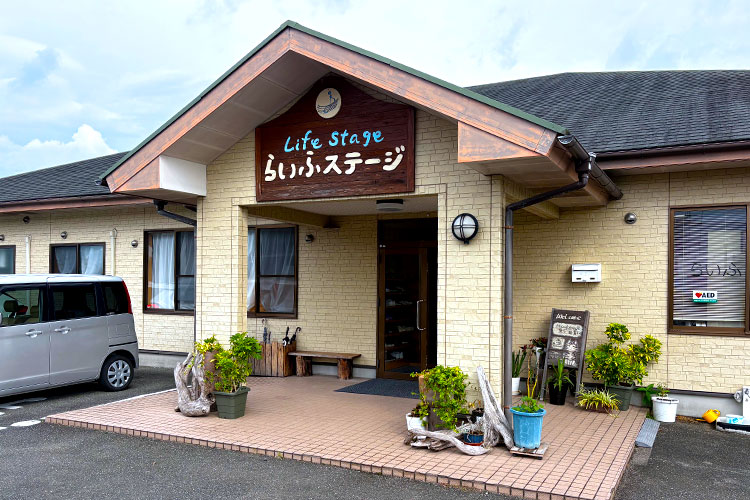 福岡県と佐賀県で複数の障害福祉サービス事業を展開|特定非営利活動法人らいふステージ様|レーザー加工機・レーザーカッターの導入事例